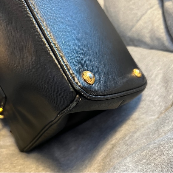 Prada Black Galleria Saffiano leather Large Hangbag |Men | Women - Picture 15 of 16